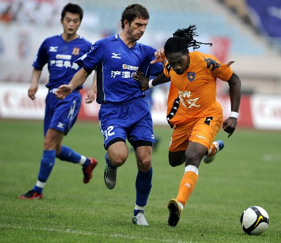 他的角色更 他的角色更